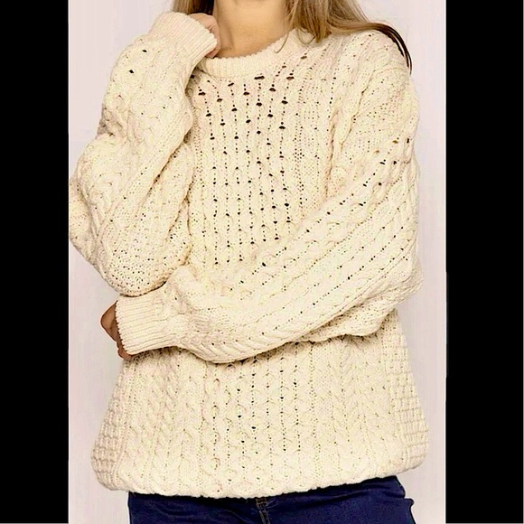 Carraig Donn Traditional Unisex Aran Wool Handknit Pullover Sweater in Cream - Picture 1 of 15